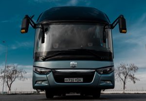 Reisebus mieten: erfahre mehr über Vorteile, Nachteile und Kosten